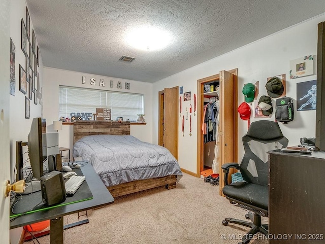 bedroom featuring carpet floors and a textured ceiling