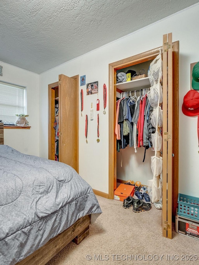 bedroom with carpet, a closet, and a textured ceiling