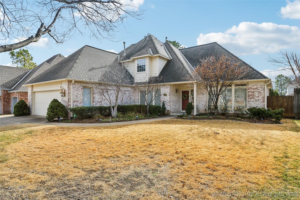 view of front of home featuring a garage and a front yard