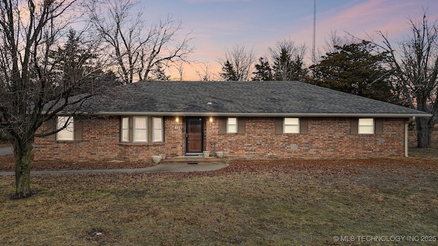 single story home featuring a yard