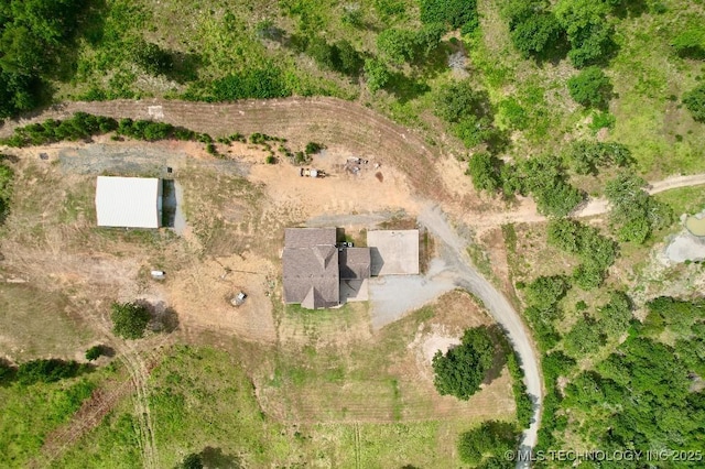 birds eye view of property featuring a rural view