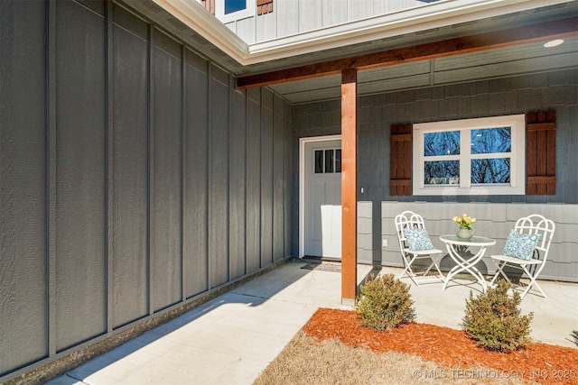 property entrance with covered porch