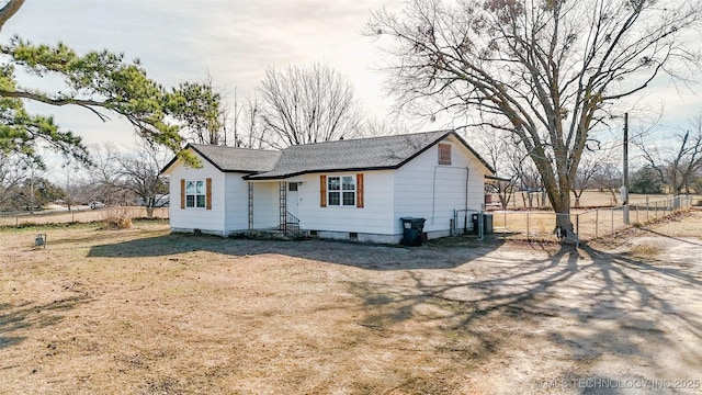 view of front of house with a front yard