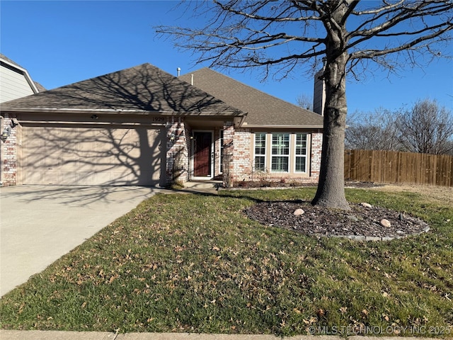 view of front facade featuring a garage and a front yard