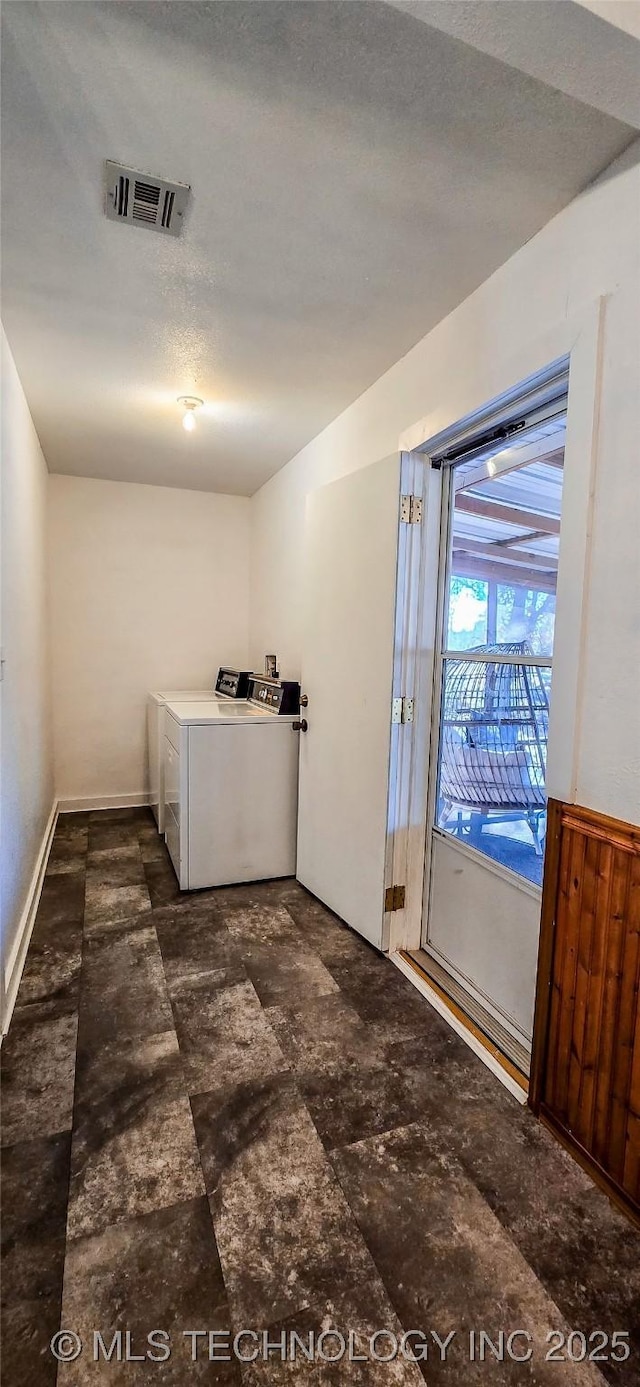 laundry room with washer and clothes dryer and a textured ceiling