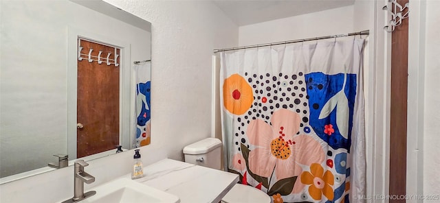 bathroom featuring a shower with curtain, vanity, and toilet