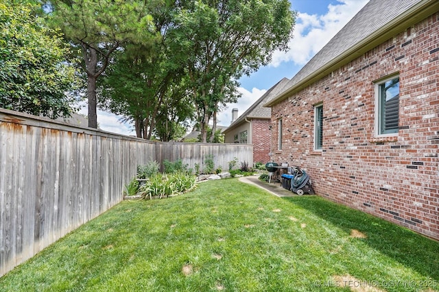 view of yard with a patio area