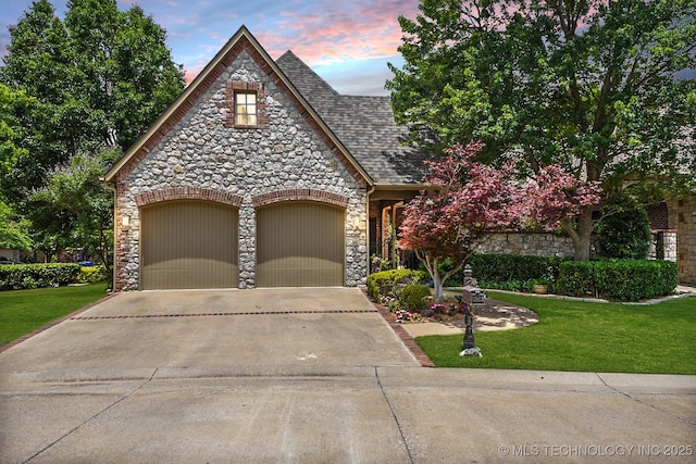 view of front facade with a garage and a yard