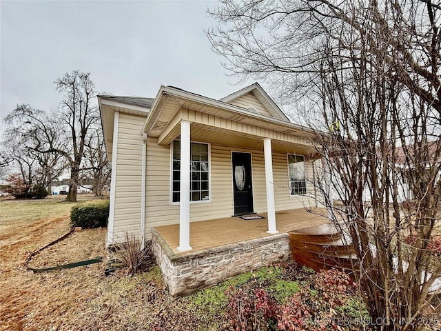 view of front of property featuring covered porch