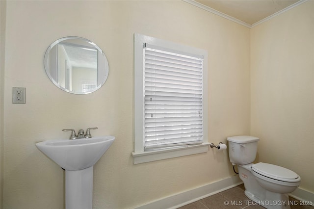 bathroom featuring crown molding, sink, toilet, and tile patterned flooring