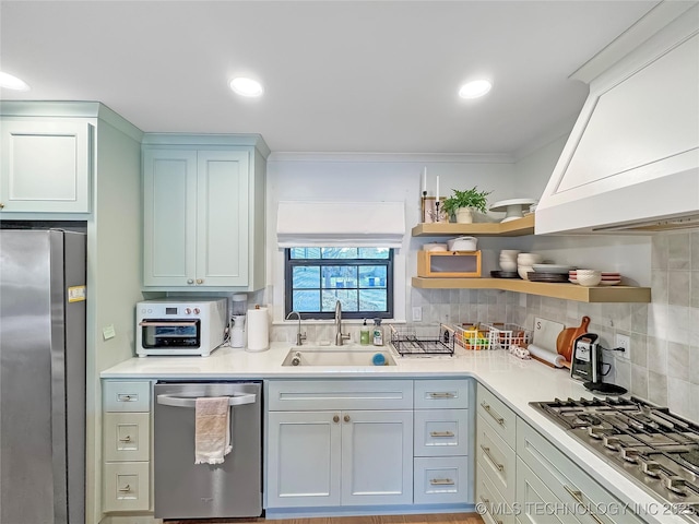 kitchen featuring crown molding, stainless steel appliances, sink, and backsplash