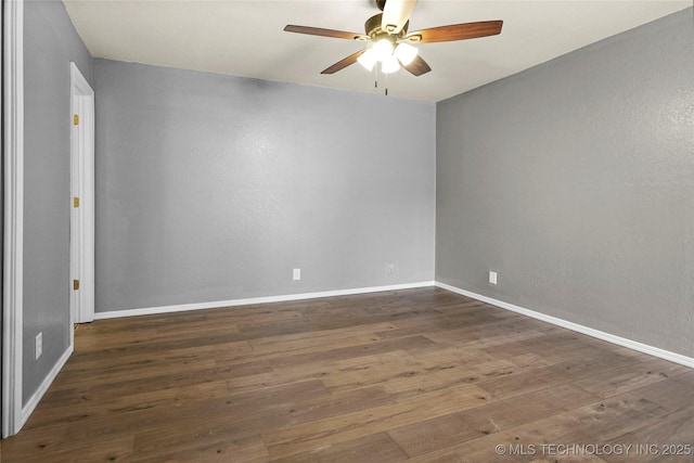 unfurnished room with dark wood-type flooring and ceiling fan