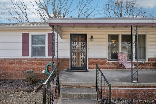 entrance to property featuring covered porch