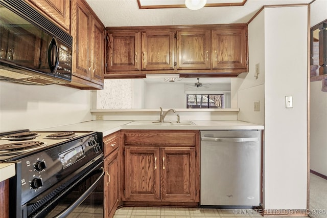 kitchen featuring sink, a textured ceiling, ceiling fan, and black appliances