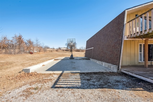 view of yard featuring a patio