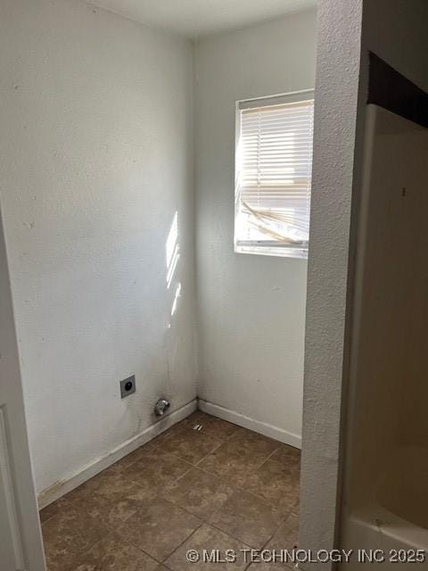 clothes washing area with electric dryer hookup