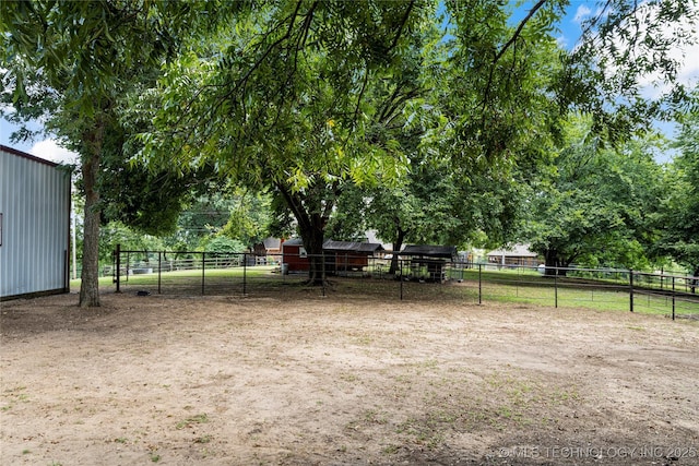 view of yard featuring an outbuilding