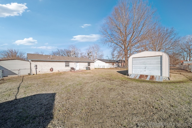 view of yard featuring a garage and an outdoor structure