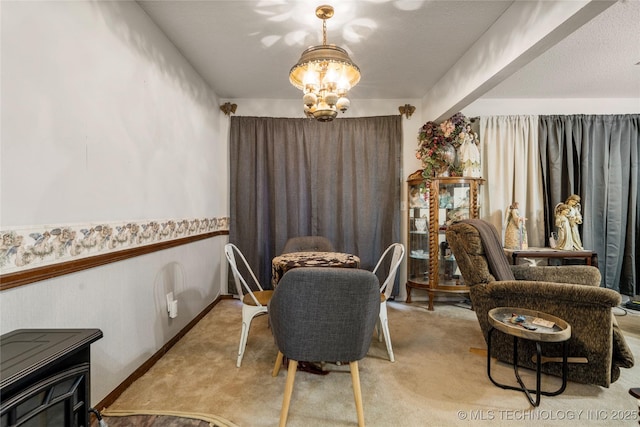 living area featuring light carpet and a chandelier