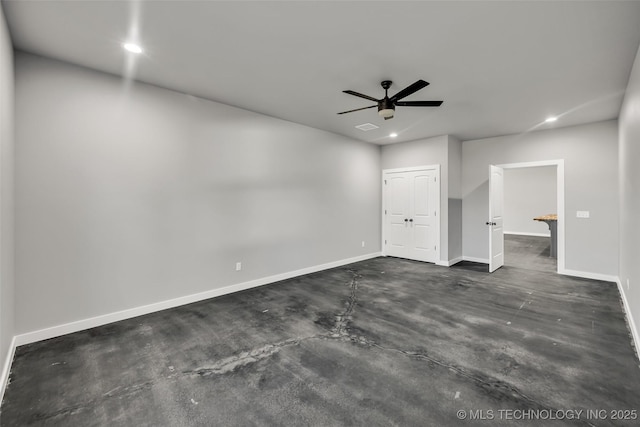 unfurnished room featuring ceiling fan