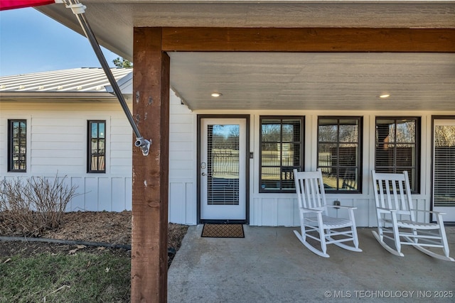 doorway to property featuring covered porch