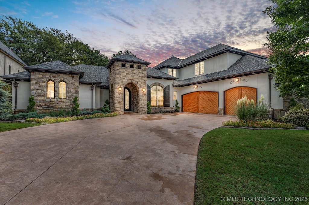 view of front of house featuring a garage and a yard