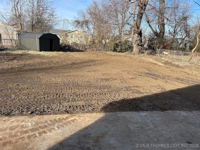 view of yard with a storage unit