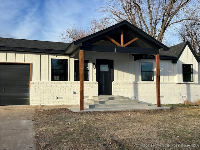 view of front facade featuring a garage