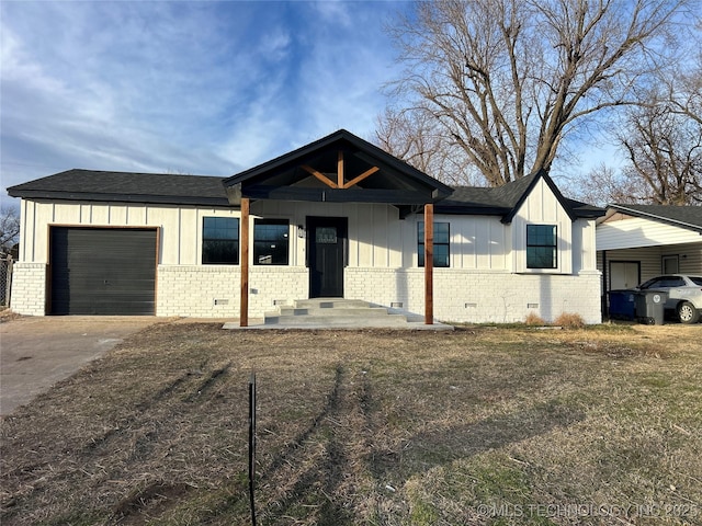 view of front of property featuring a garage and a front lawn