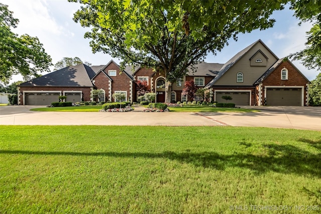 view of front of house with a front lawn