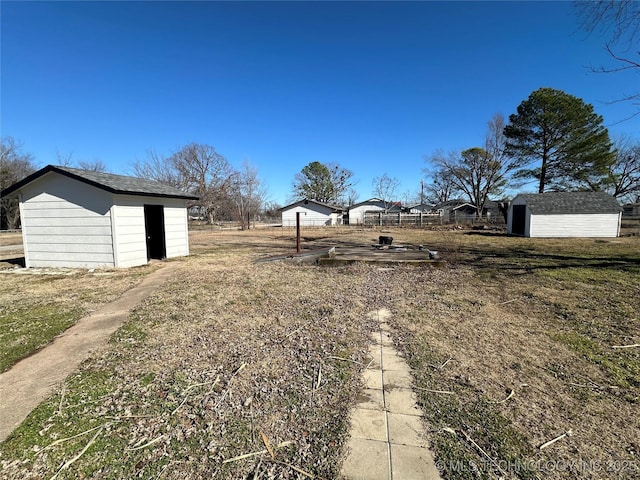 view of yard featuring a storage unit