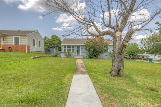 view of front facade featuring a front yard