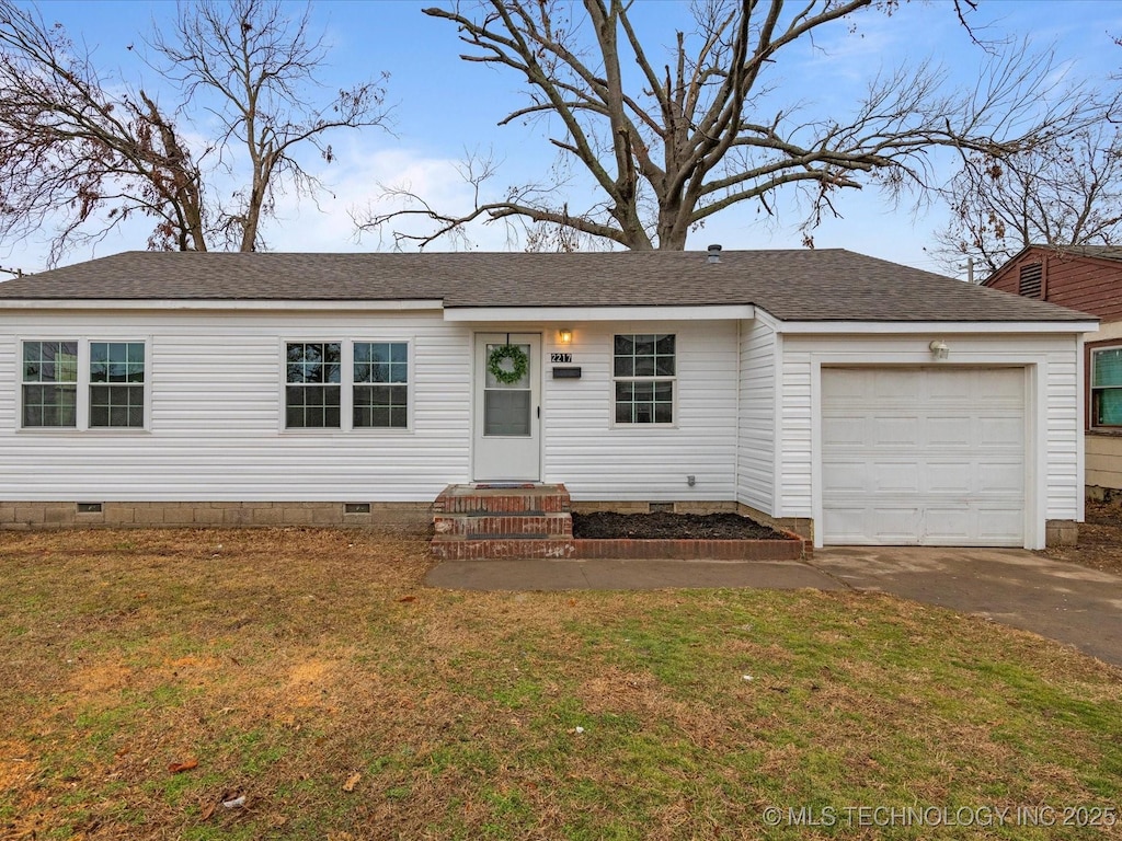 view of front facade featuring a garage and a front lawn