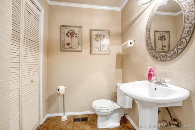 bathroom featuring crown molding, a textured ceiling, and toilet