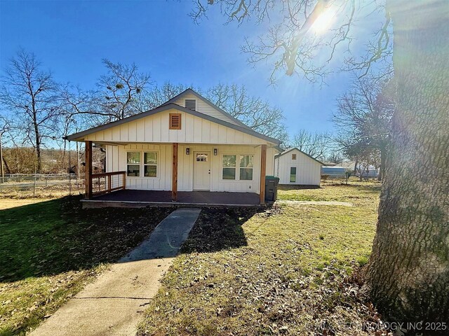 view of front of home with a front yard and covered porch