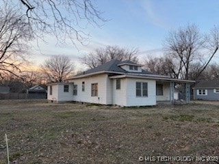 view of front of property with a yard