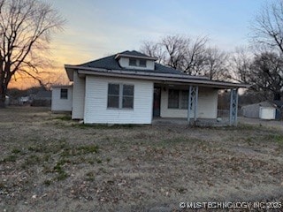 view of front of property