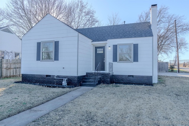 view of front of house with a front yard