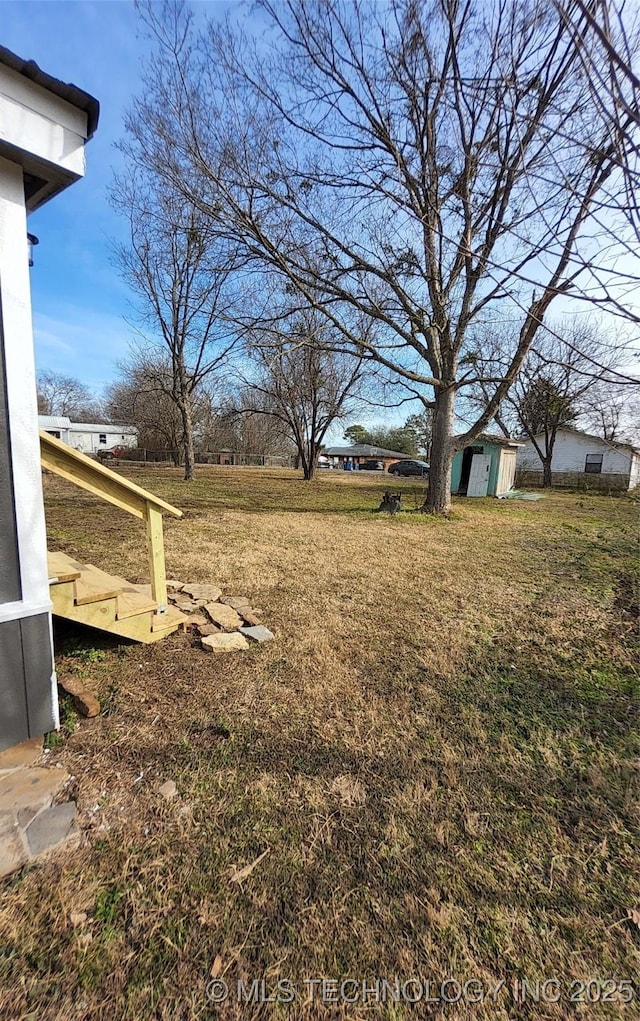 view of yard with a shed