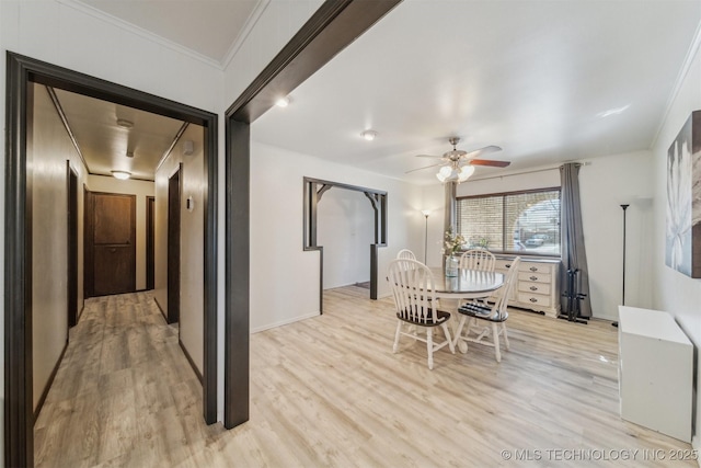 dining space featuring ceiling fan, ornamental molding, and light hardwood / wood-style floors