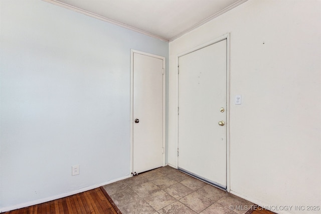 entryway featuring crown molding