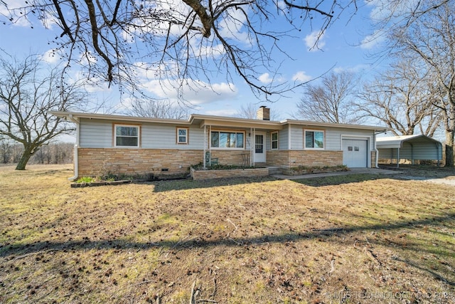 ranch-style home featuring a front lawn and a carport