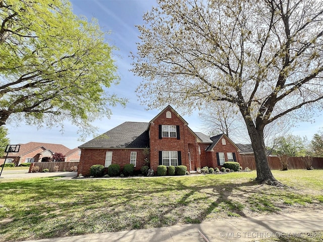 view of front of house with a front lawn