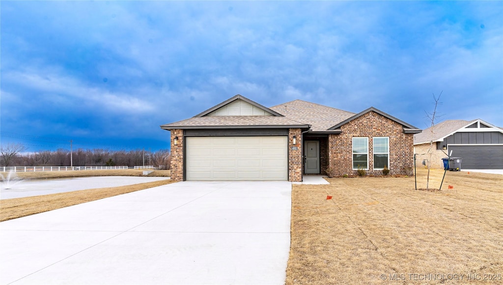 single story home featuring a garage