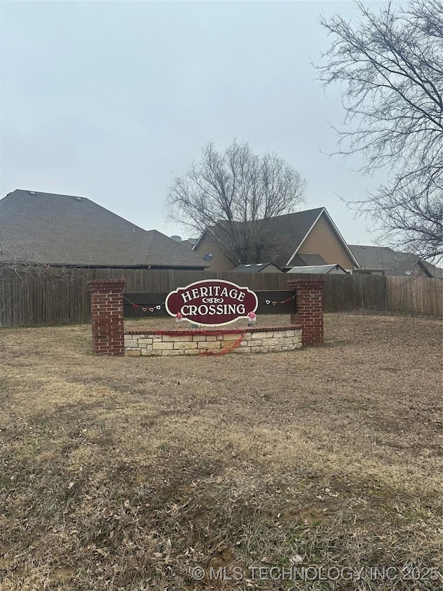 community / neighborhood sign with a yard