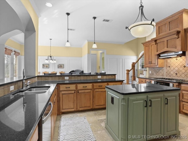 kitchen with pendant lighting, sink, stainless steel appliances, and kitchen peninsula