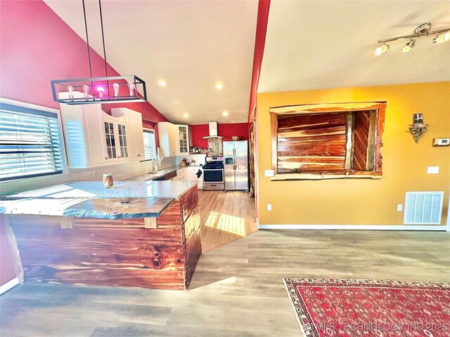 610 SW 7th Rd, Stigler, OK 74462 - interior space with glass insert cabinets, visible vents, stainless steel appliances, light wood finished floors, and a sink