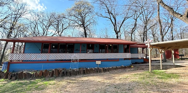 view of front facade with a porch and a carport