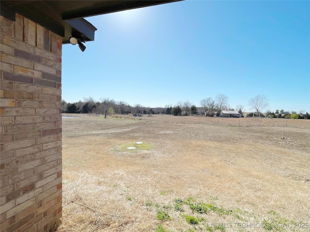 view of yard featuring a rural view