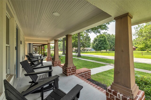 304 E Dallas St, Broken Arrow, OK 74012 - porch with a lawn